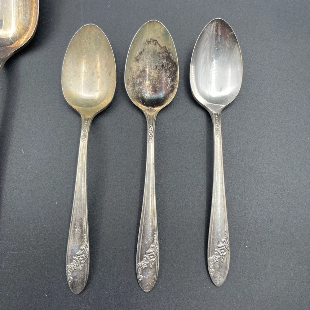 Oneida‎ Queen Bess II Tudor Plate Silverplate Flatware Lot 20 Pc Serving Spoons